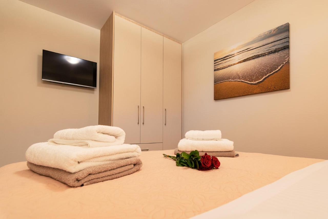 Vakakis Family Luxury Studios Palaiochora Exterior photo