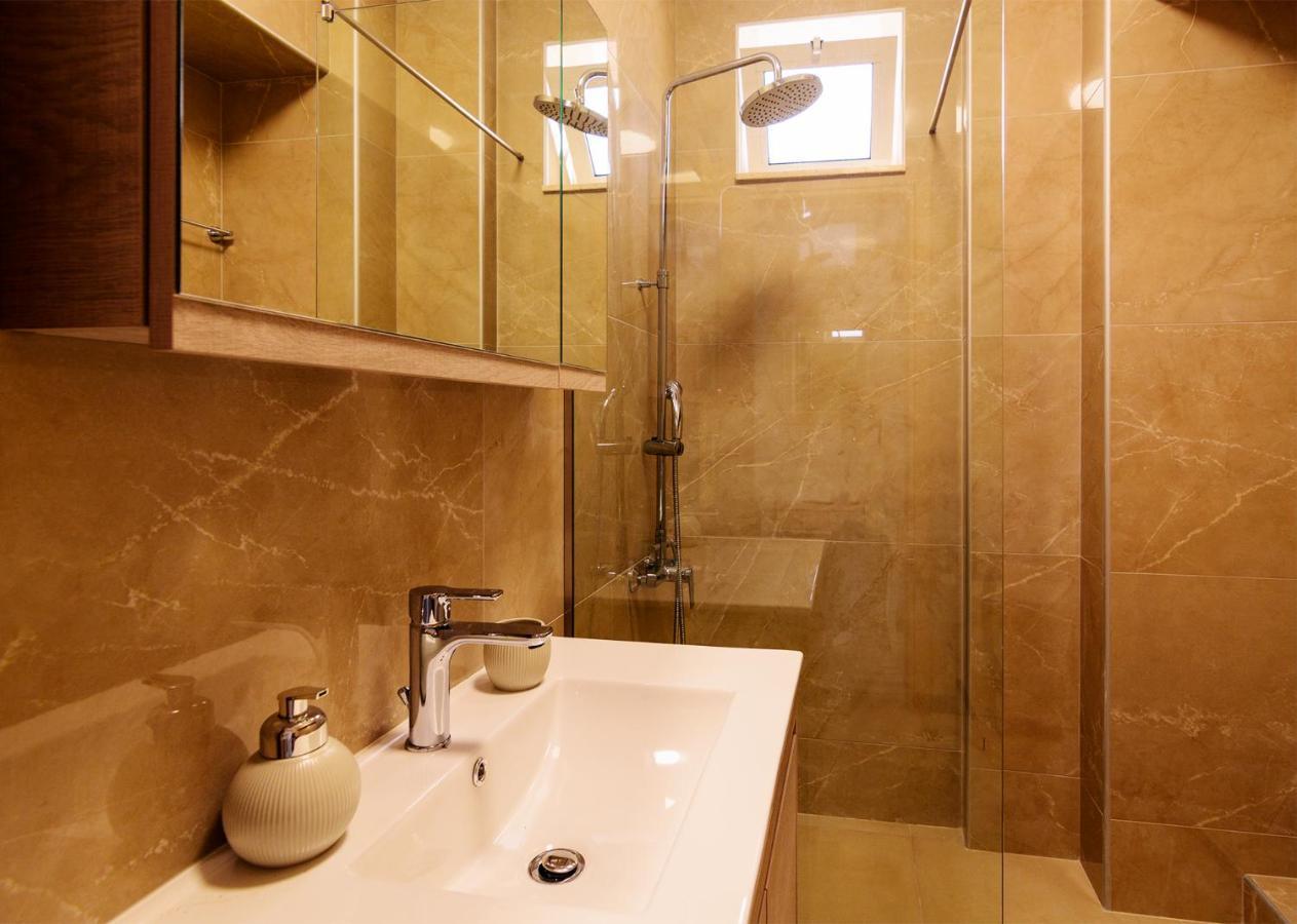 Vakakis Family Luxury Studios Palaiochora Exterior photo